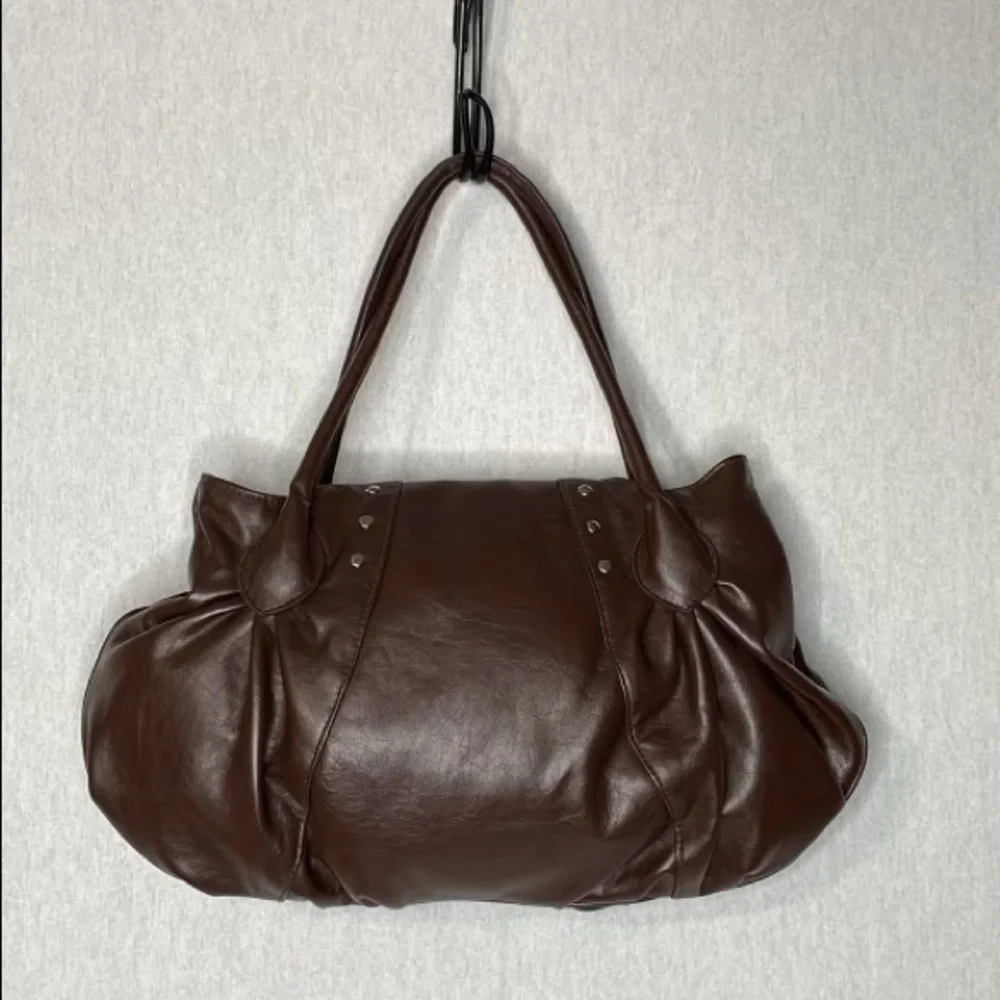 Kiss lock  ,hobo ,studded, brown leather shoulder bag - Picture 4 of 11